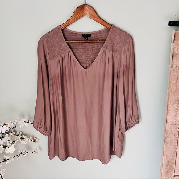 Torrid Smocked Crepe Top Size 0X - Picture 3 of 4